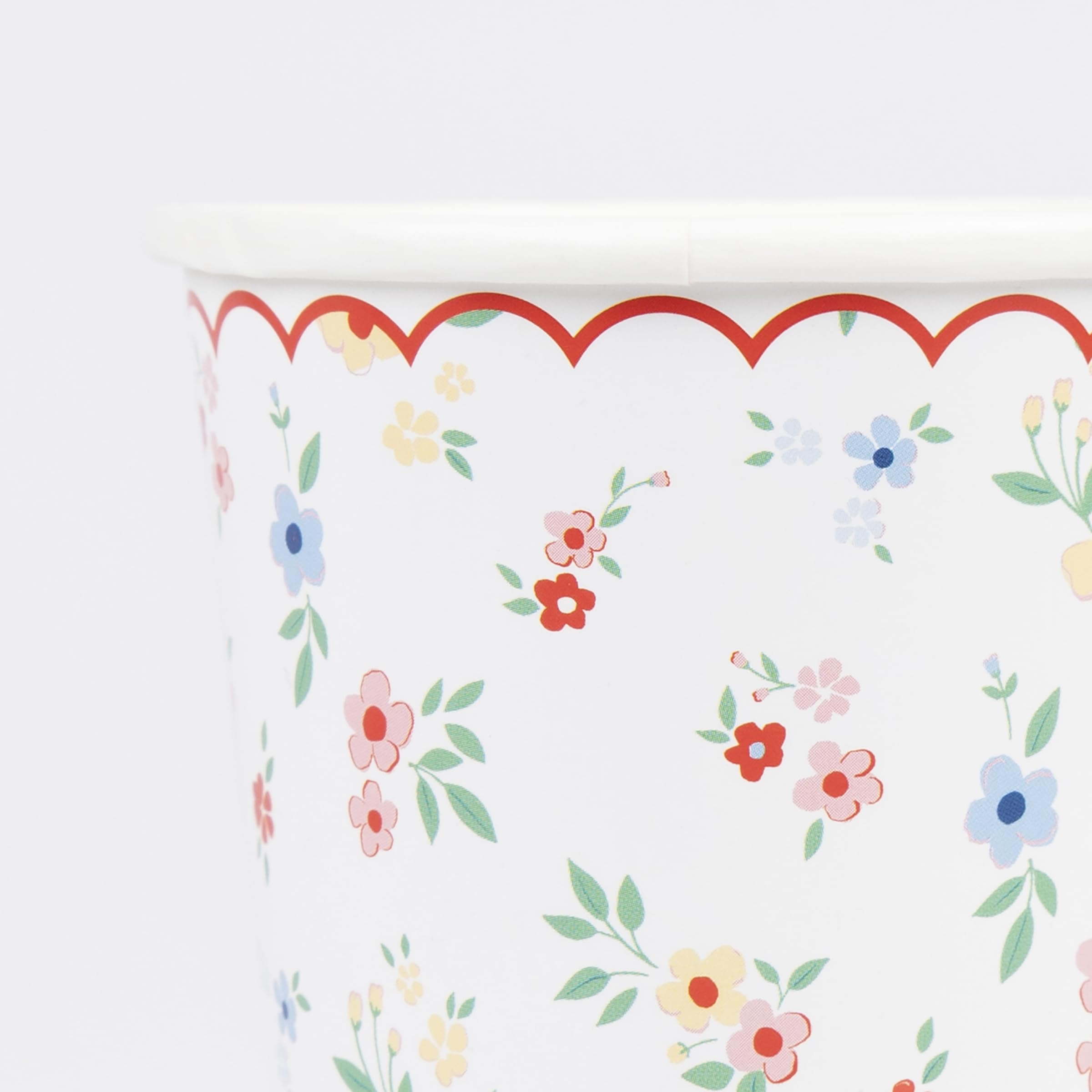 Meri Meri Ditsy Posy Scalloped Cups (Pack of 8), Paper Cups, Disposable, 9oz., Sized for Kids & Adults, Ideal for Hot or Cold Party Drinks - Image 3