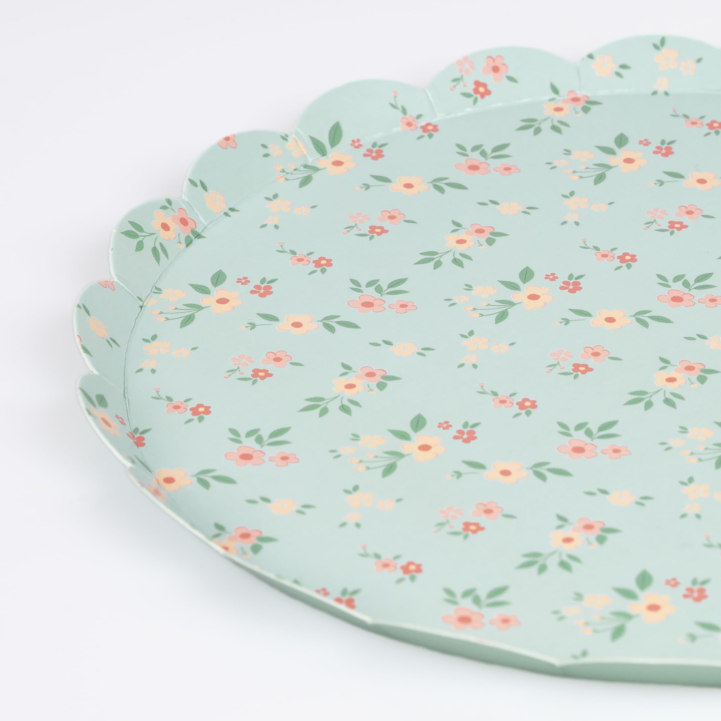 Meri Meri Floral Paper Plates (Pack of 8), Floral Disposable Plates for Party, Scalloped Edge, 2 Sizes (Dinner and Side) - Image 3