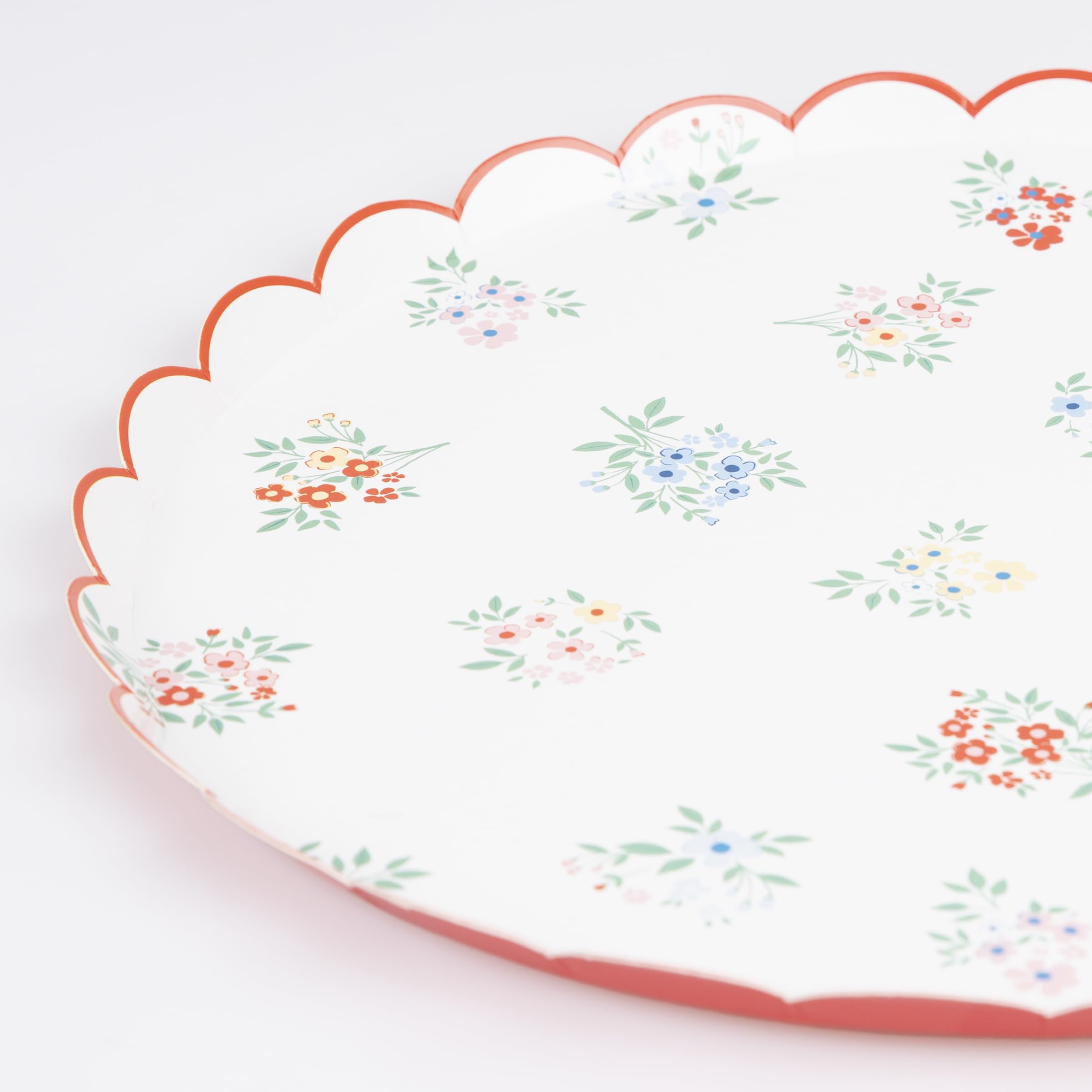 Meri Meri Floral Paper Plates (Pack of 8), Floral Disposable Plates for Party, Scalloped Edge, 2 Sizes (Dinner and Side) - Image 3