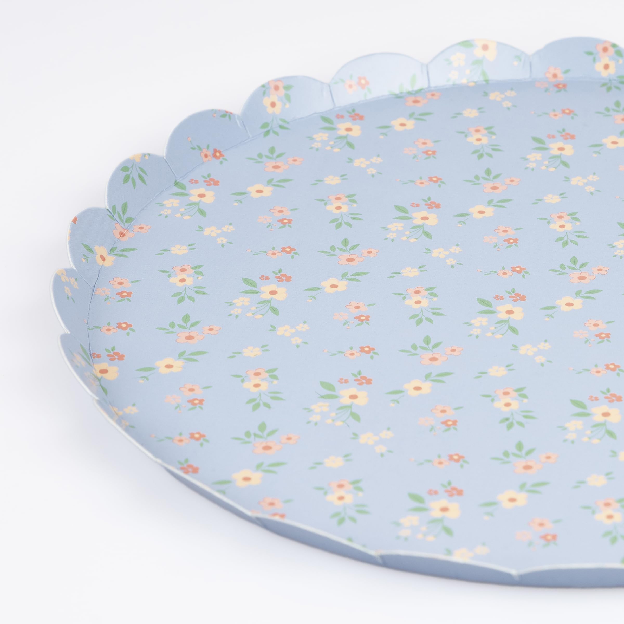 Meri Meri Floral Paper Plates (Pack of 8), Floral Disposable Plates for Party, Scalloped Edge, 2 Sizes (Dinner and Side) - Image 3
