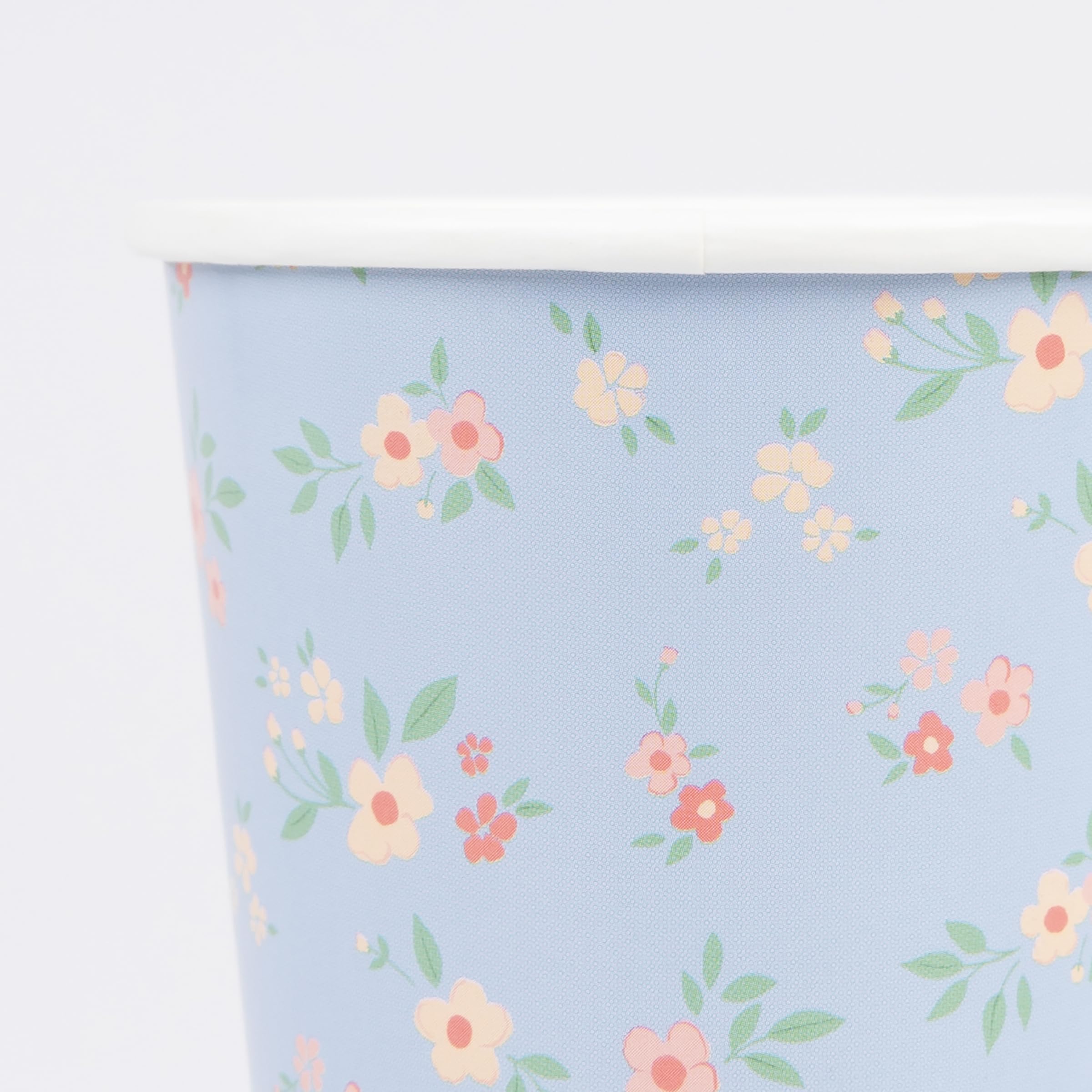 Meri Meri Floral Party Cups (Pack of 8), Disposable Paper Cups, Hot & Cold Drinks, Kids & Adults, Birthday Party, Bridal Showers, Baby Shower Decorations, 9oz Capacity - Image 3