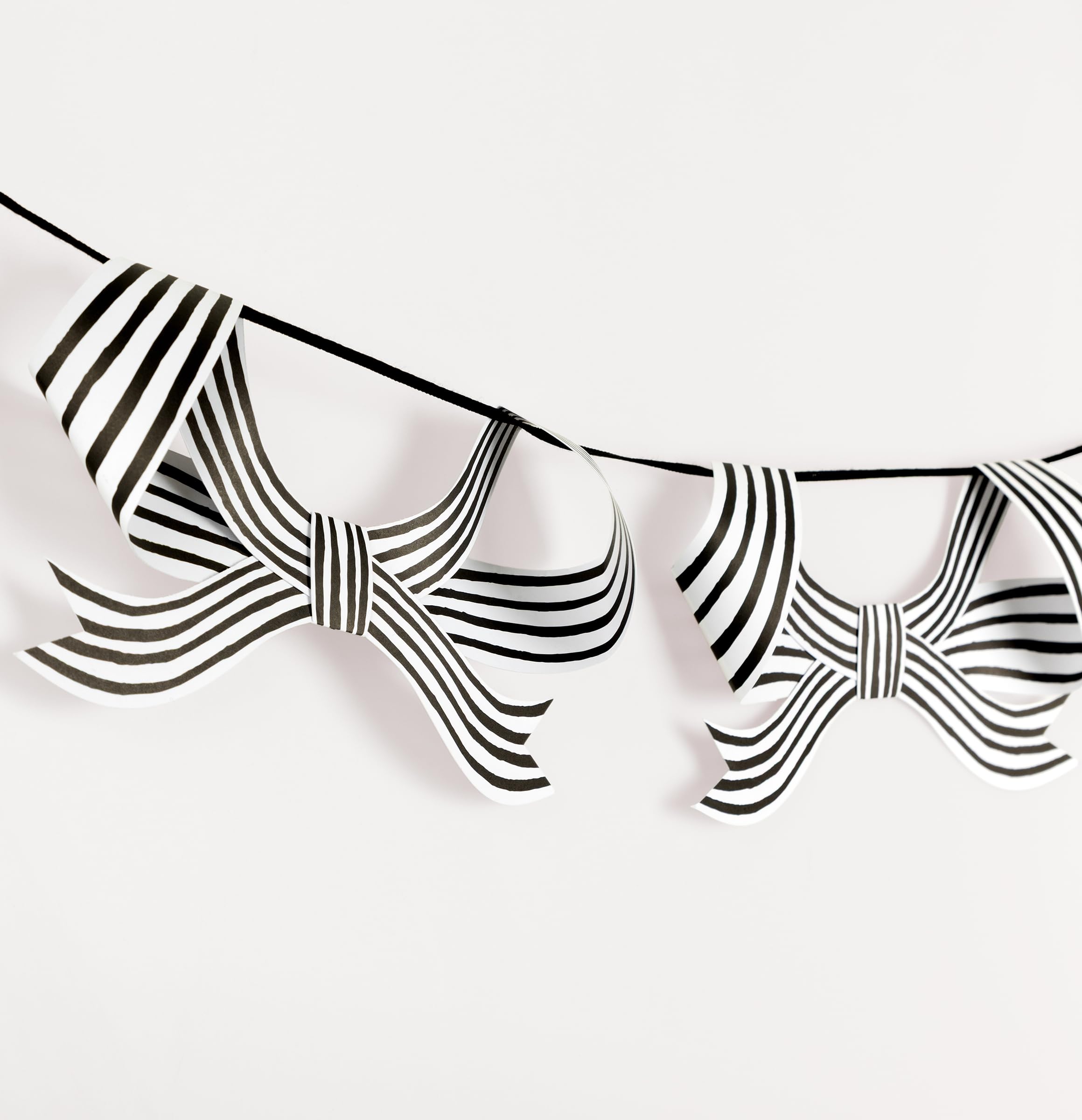 Meri Meri Halloween Black & White Stripy Bow Garland Set (Pack of 1), 12' Including Excess Cord, 8 Black Velvet Pumpkin King Jack Bows, Halloween Party Banner Decorations - Image 3