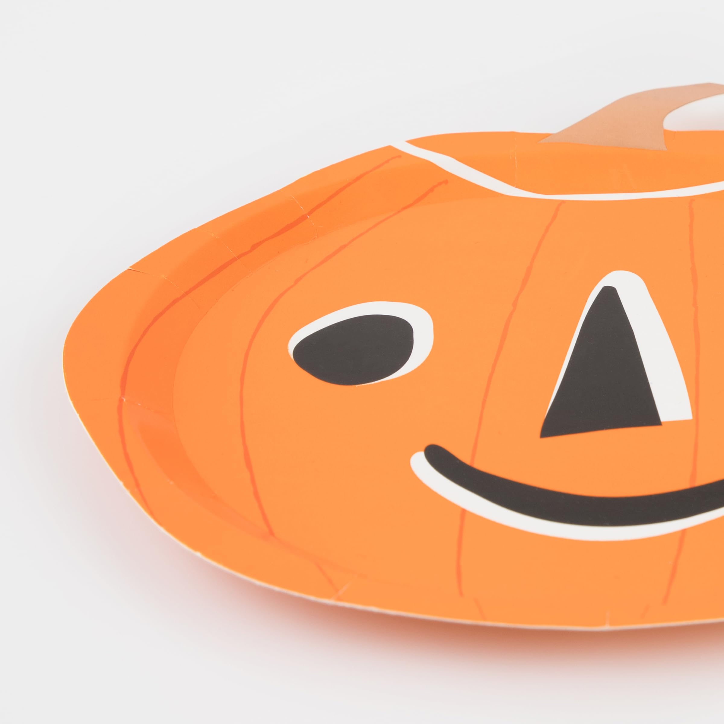 Meri Meri Halloween Paper Plates (Pack of 8), Disposable Party Plates, Halloween Party, Kids & Adults, Indoor/Outdoor Use - Image 3