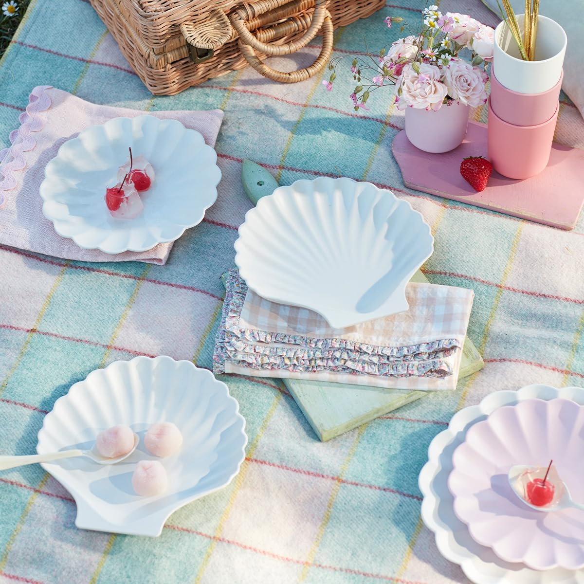 Meri Meri Reusable Bamboo Plates, Pack of 6 Shell Plates, Dishwasher Safe – Perfect for Parties or to Brighten Everyday Meals - Image 2