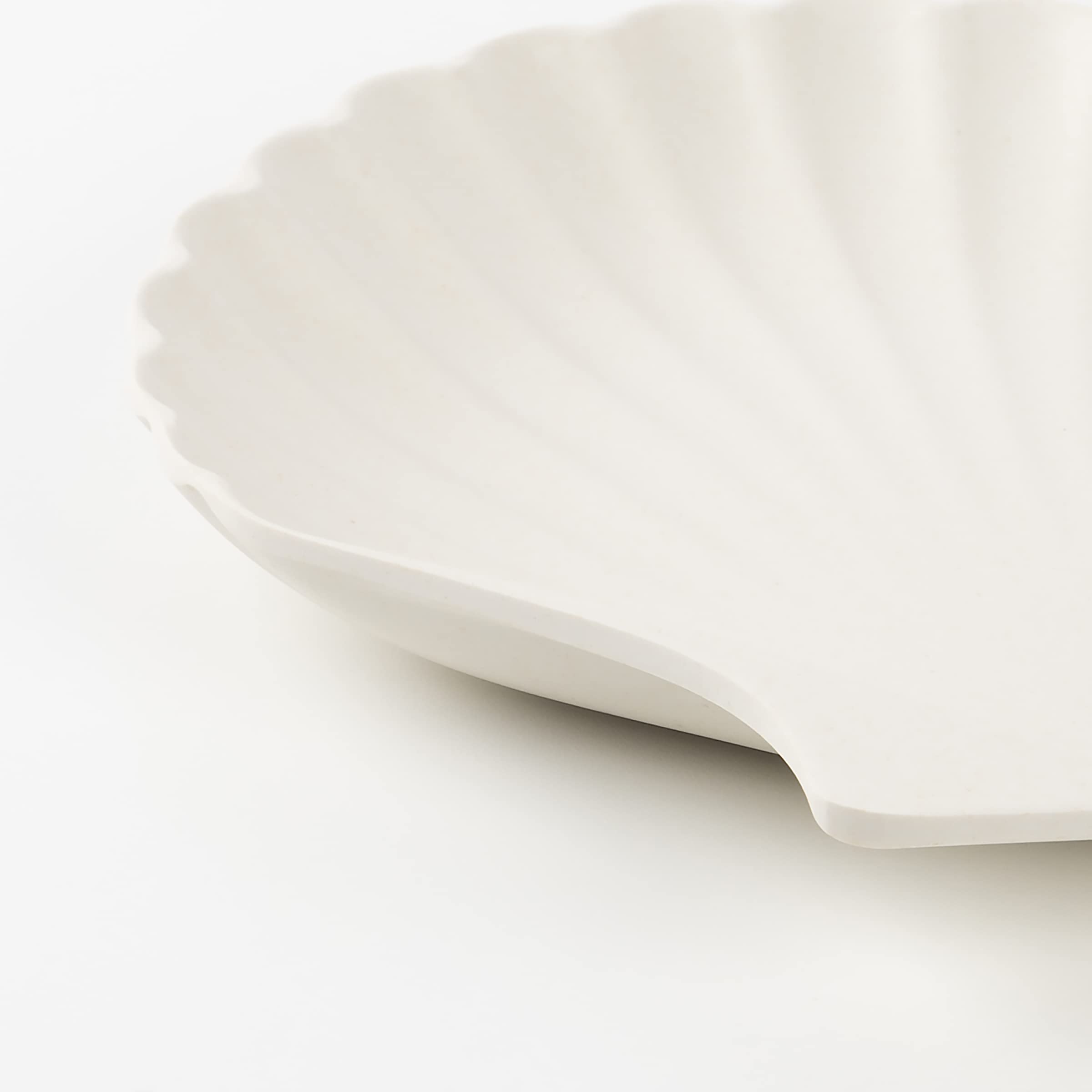 Meri Meri Reusable Bamboo Plates, Pack of 6 Shell Plates, Dishwasher Safe – Perfect for Parties or to Brighten Everyday Meals - Image 4