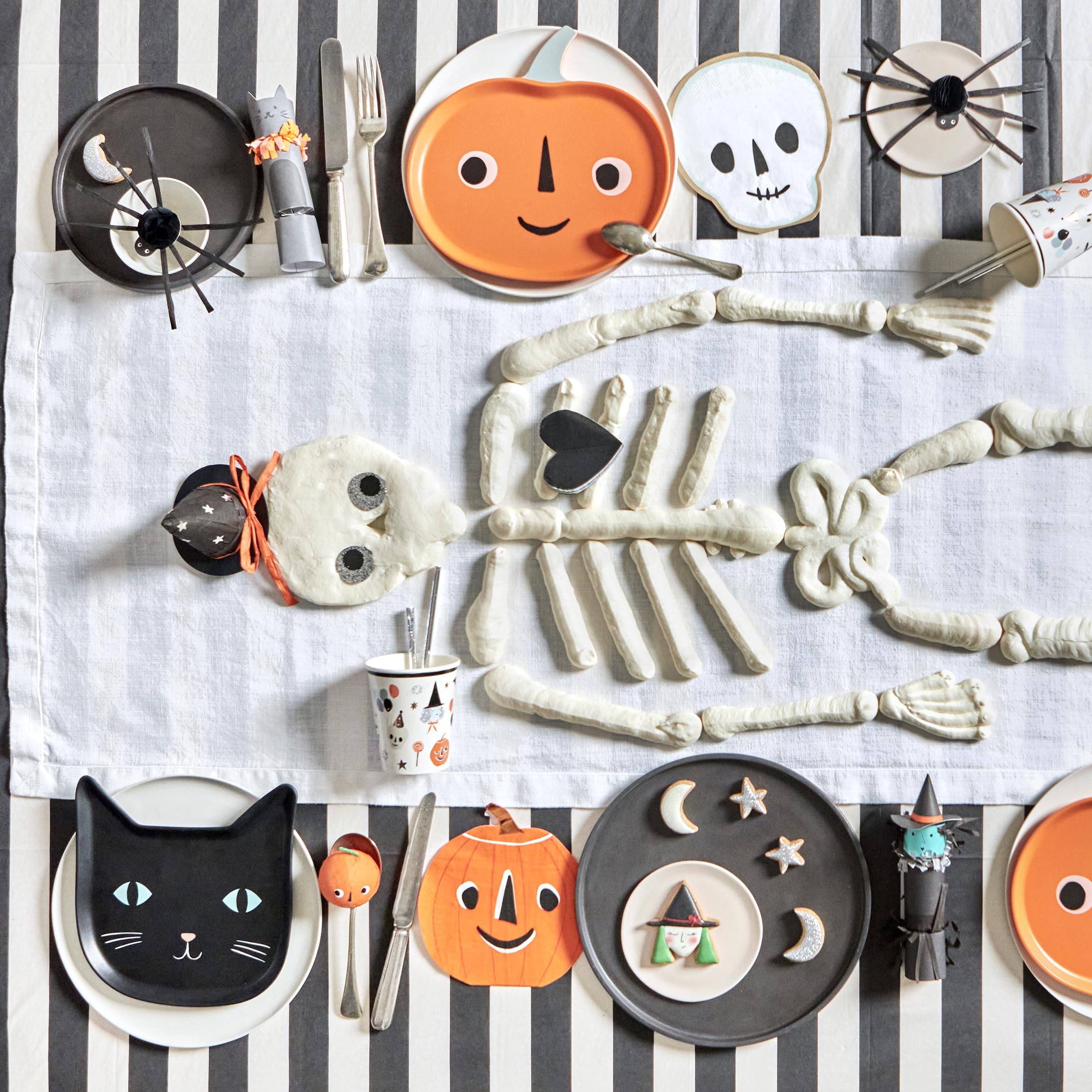 Meri Meri Reusable Halloween Plates, Pack of 1 Dishwasher Safe Plastic Plates, Available in Fun, Festive Halloween Shapes – Great for Creating Seasonal Memories - Image 2