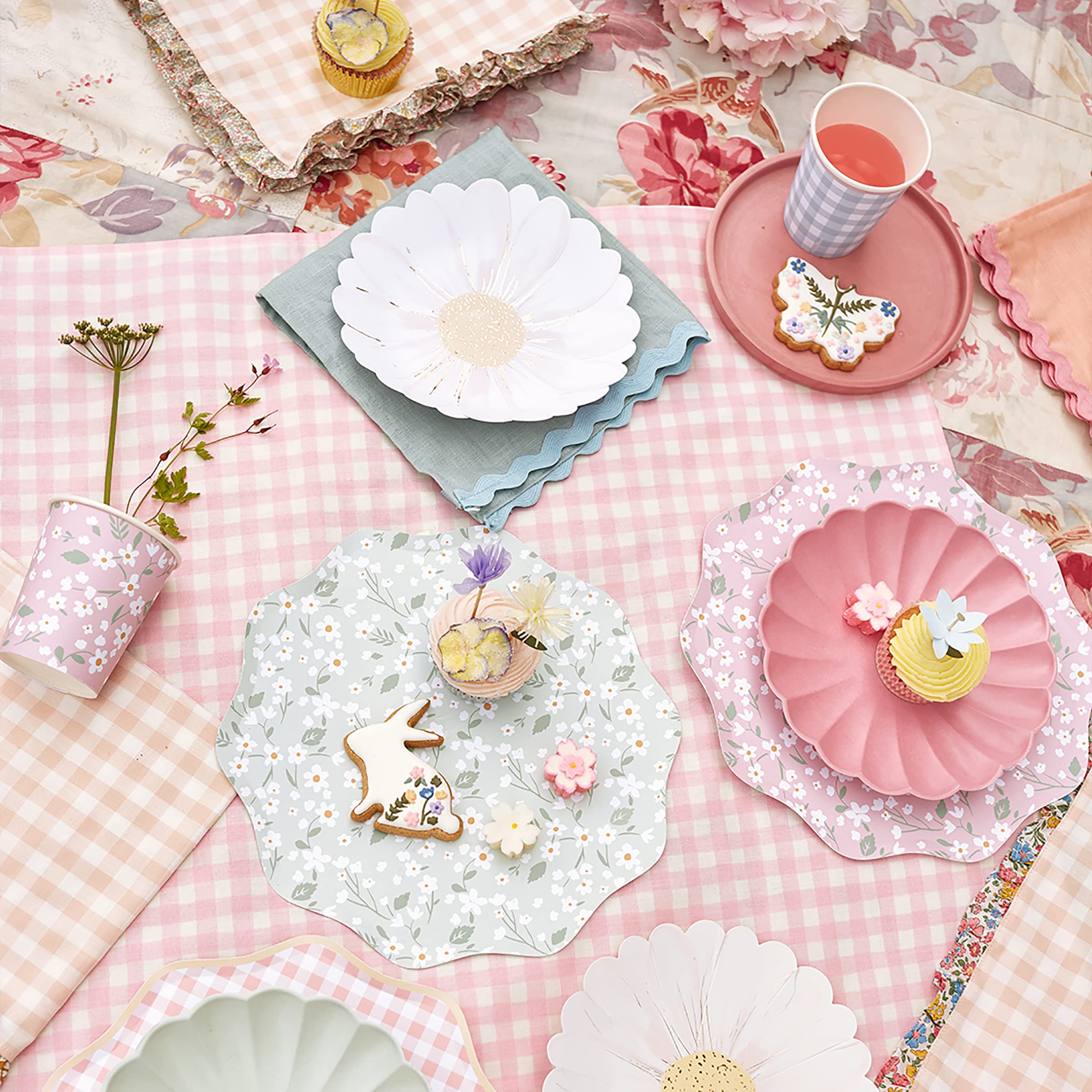 Meri Meri Wild Daisy Plates, Pack of 8 Disposable Paper Plates, Flower Shaped with Illustrative Touches – Perfect for Daisy Birthday Decorations, Spring Get-Togethers, and More - Image 2